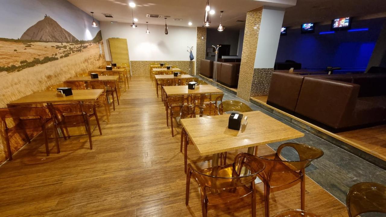 Motel Olympland Трутнов Екстер'єр фото